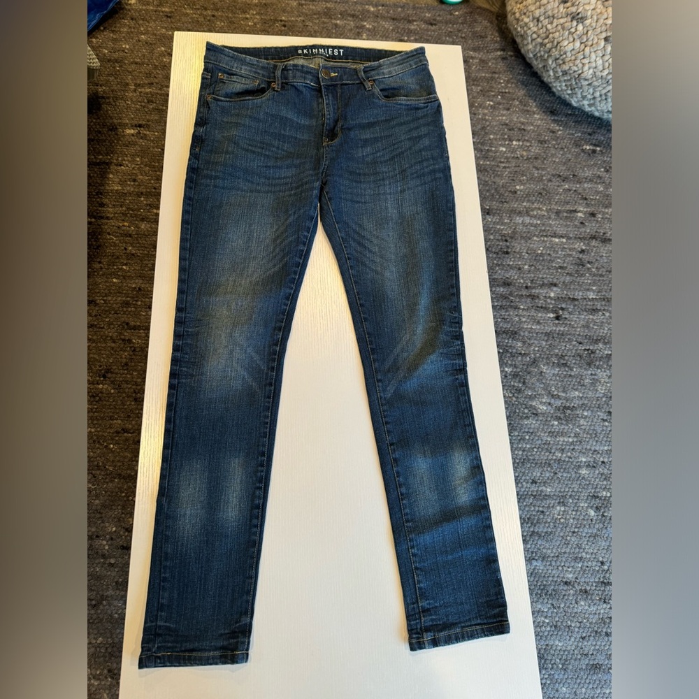 Size 34, length 32. Denim jeans, waist 20” inches rise11”. Inseam 32”